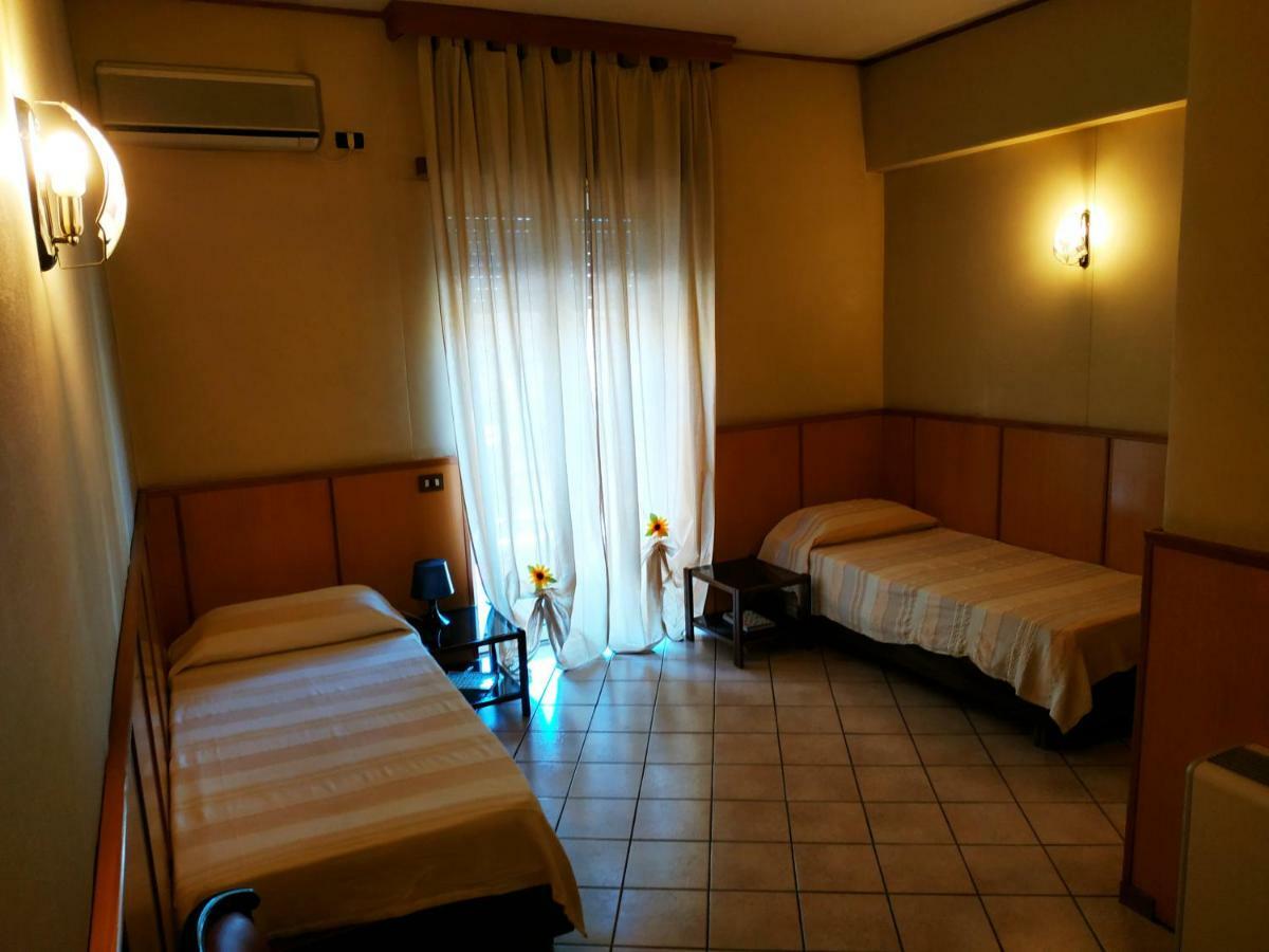 Residence Hotel Valery Monterotondo  Buitenkant foto